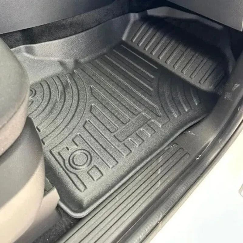 3D-Wannenmatten im Auto eingebaut